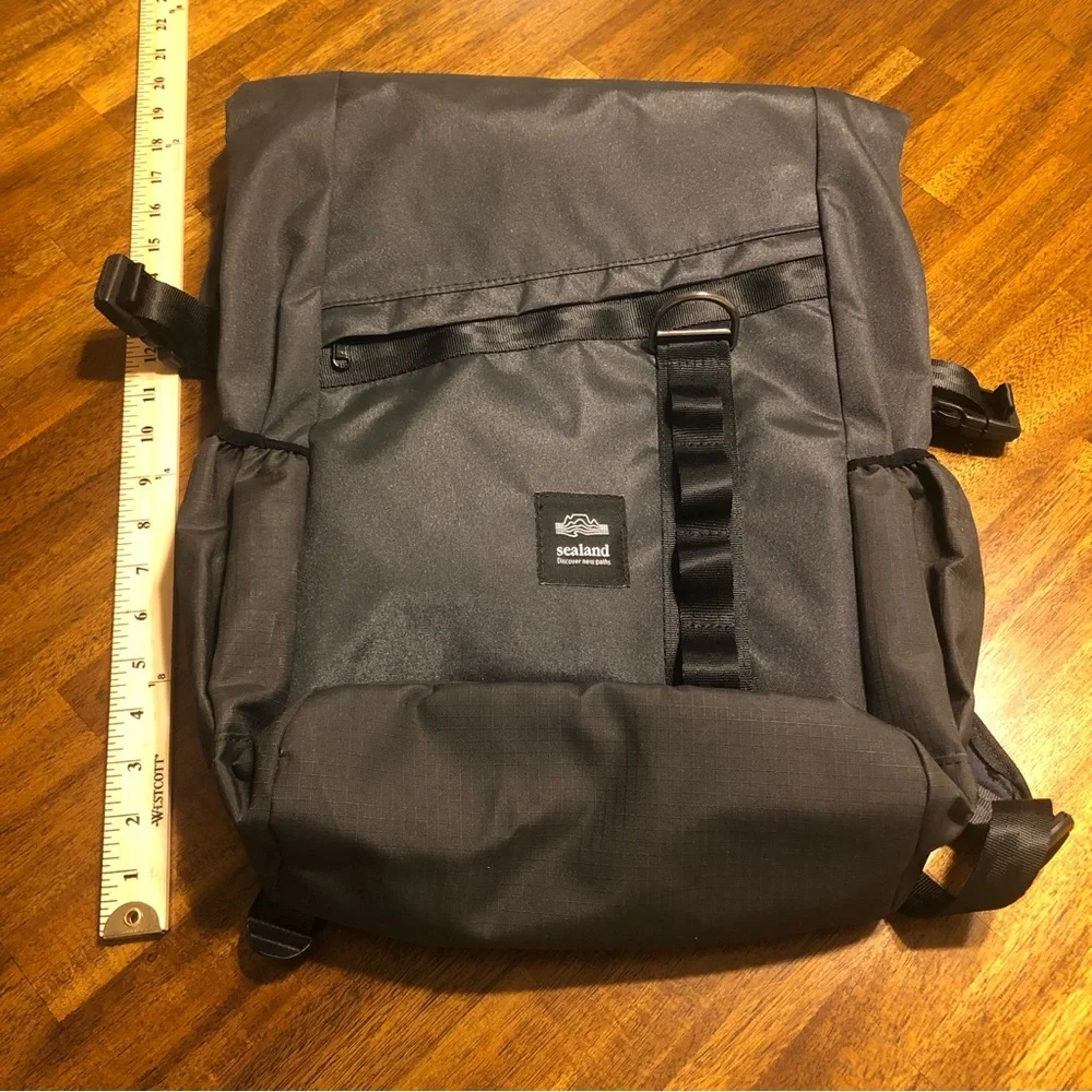 NEW $310 SEALAND Core Rowlie Water Repellent Backpack in Black/Gray!